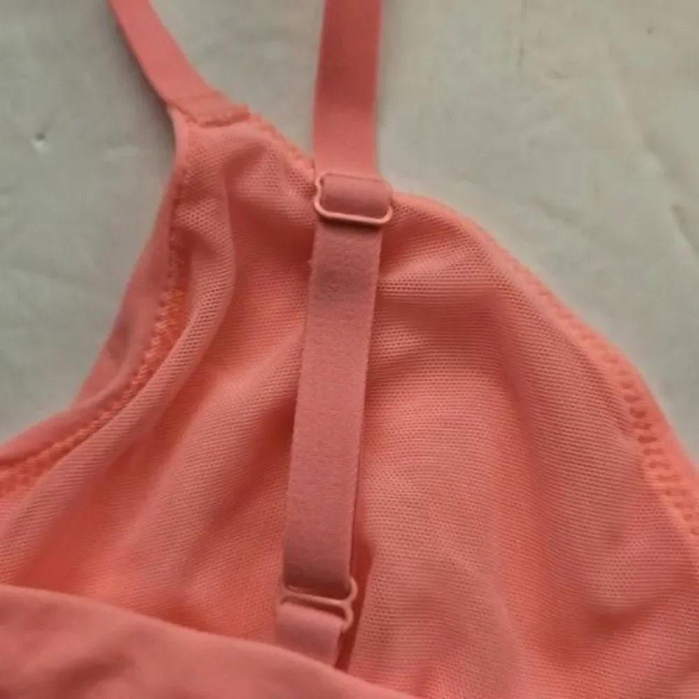 SKIMS CROSS FRONT‎ BRA NWT